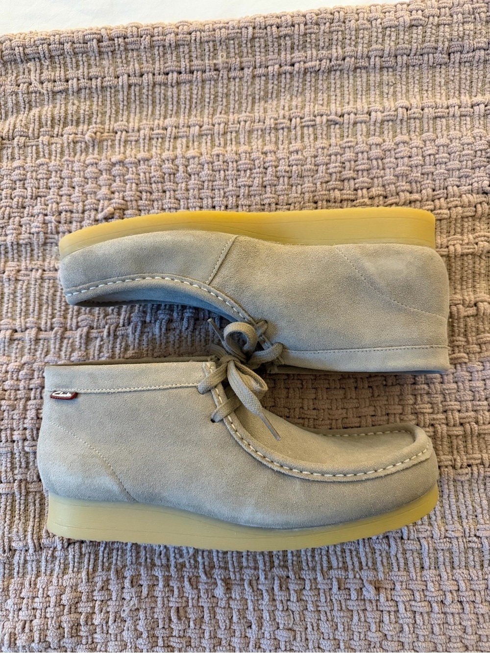 Clarks Men’s Pale Gray Suede Chukka Boots with Gum Sole